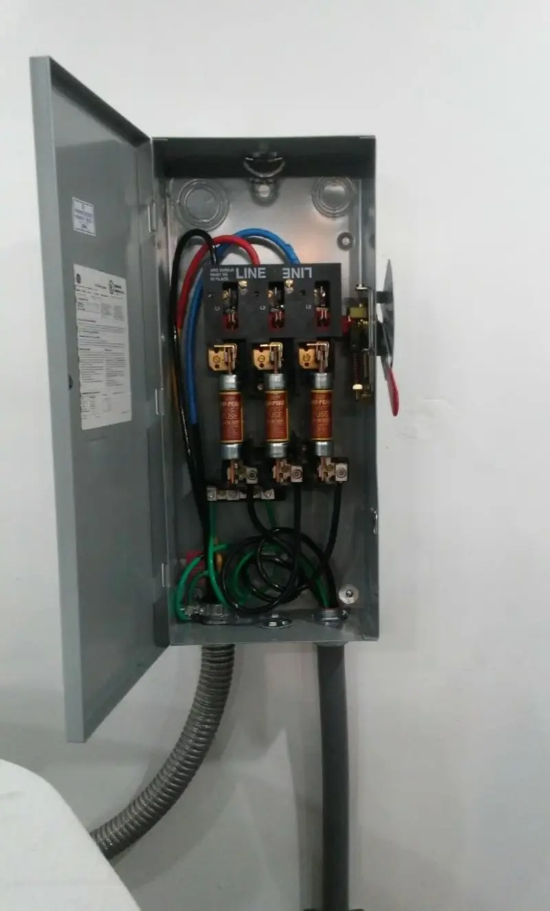Three-phase disconnect switch installed for Smoke Detector Installation in Colville
